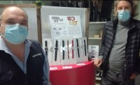 Jean-Luc Bernerd et Christophe Loizon fiers de présenter la première gamme des montres eHo au Comptoir Solidaire, à Auch. /Photo DDM
